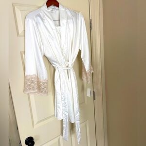 Flora Nikrooz Ivory Satin Bridal Robe Heart Lace Trim L/XL Large/X-Large Shorts